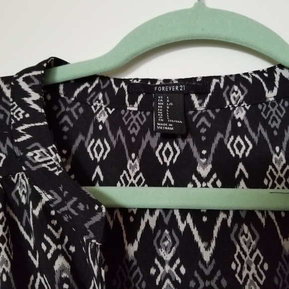Zigzag print top - Picture 1 of 2